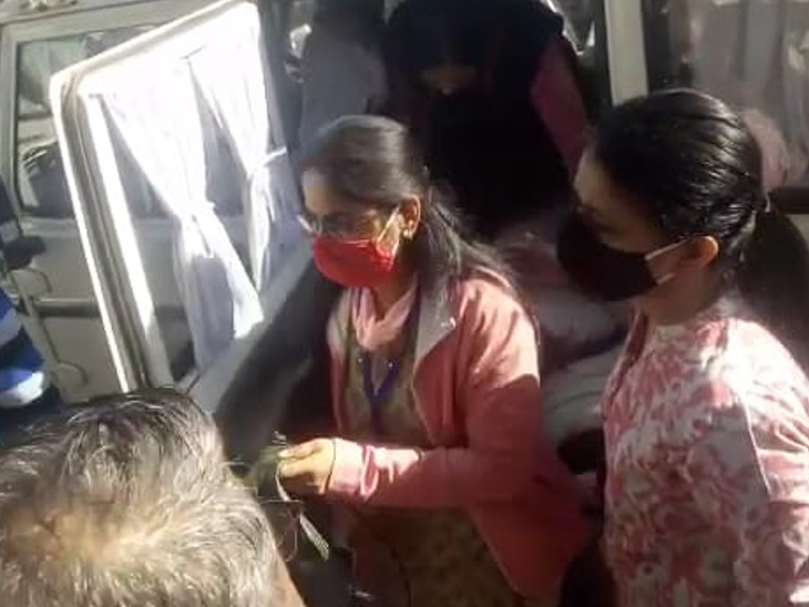 1stIndiaNews's tweet photo. #Jaipur: पिंकी मीणा को हाईकोर्ट से मिली जमानत

ACB ट्रैप मामले में पिंकी ने हाईकोर्ट में लगाई थी जमानत याचिका, जस्टिस इंद्रजीत सिंह की अदालत में हुई सुनवाई

#ACBTrapCase https://t.co/abzGUEr0xl