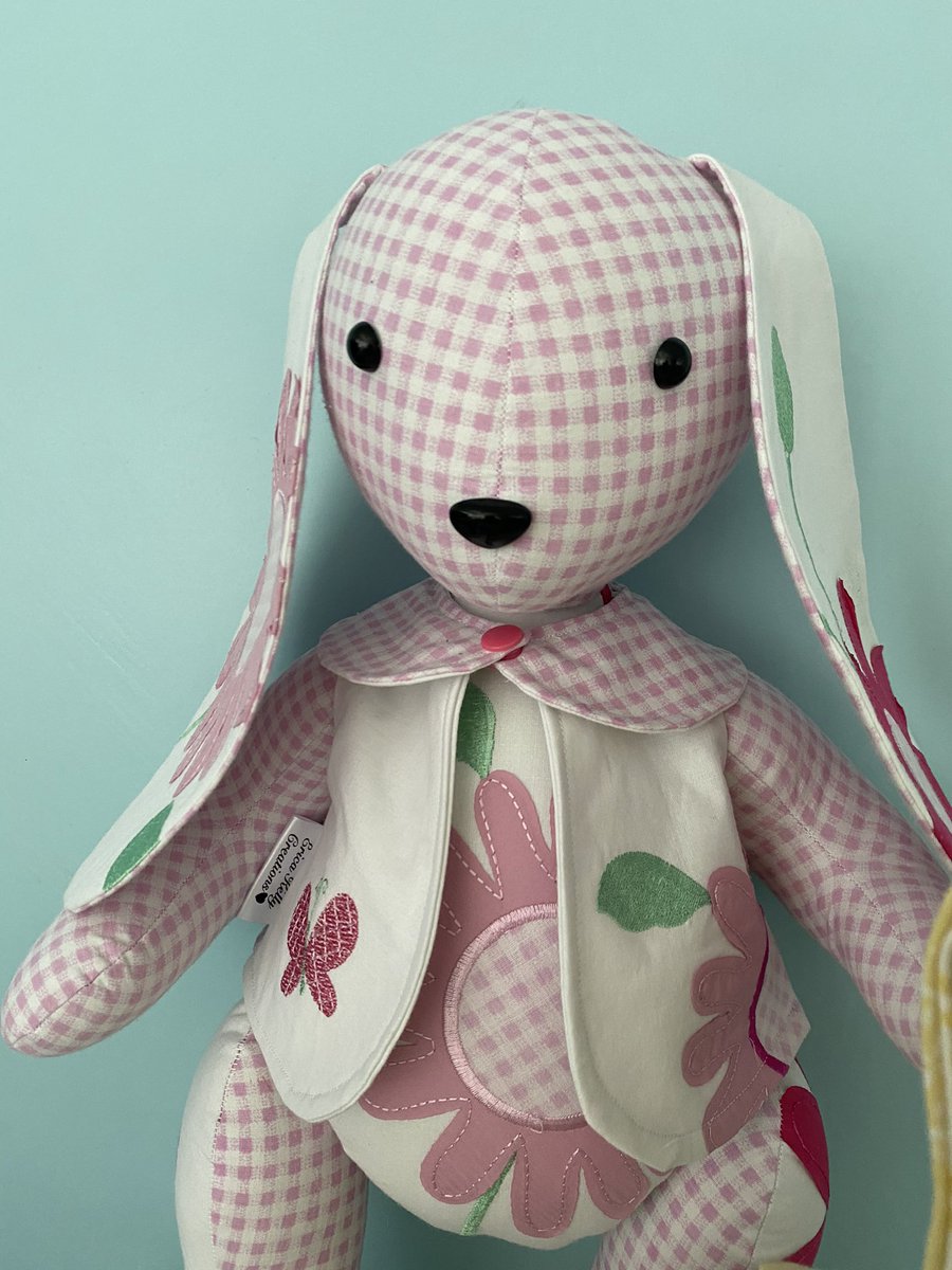 CreationsEkh's tweet photo. These Bunny’s are just too cute &amp; I love making them 🐰🖤 https://t.co/fR9GMjDzLD