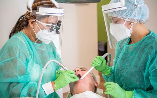 20. März ist Welttag der Mundgesundheit der @FDIWorldDentalFederation: Zahnärzte sind nach Lockdowns mit Folgen von gestörter Zahnpflege und -behandlung konfrontiert. Negative Folgen von #Corona für #Mundgesundheit.
#OralHealth #WOHDd21 
 bit.ly/3c3fyiW