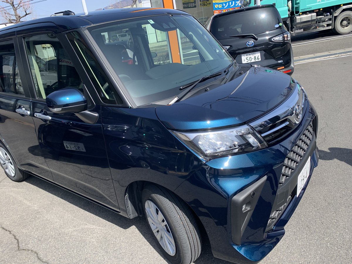 どっちの色かな🤔 #トヨタルーミー #レーザーブルークリスタルシャイン