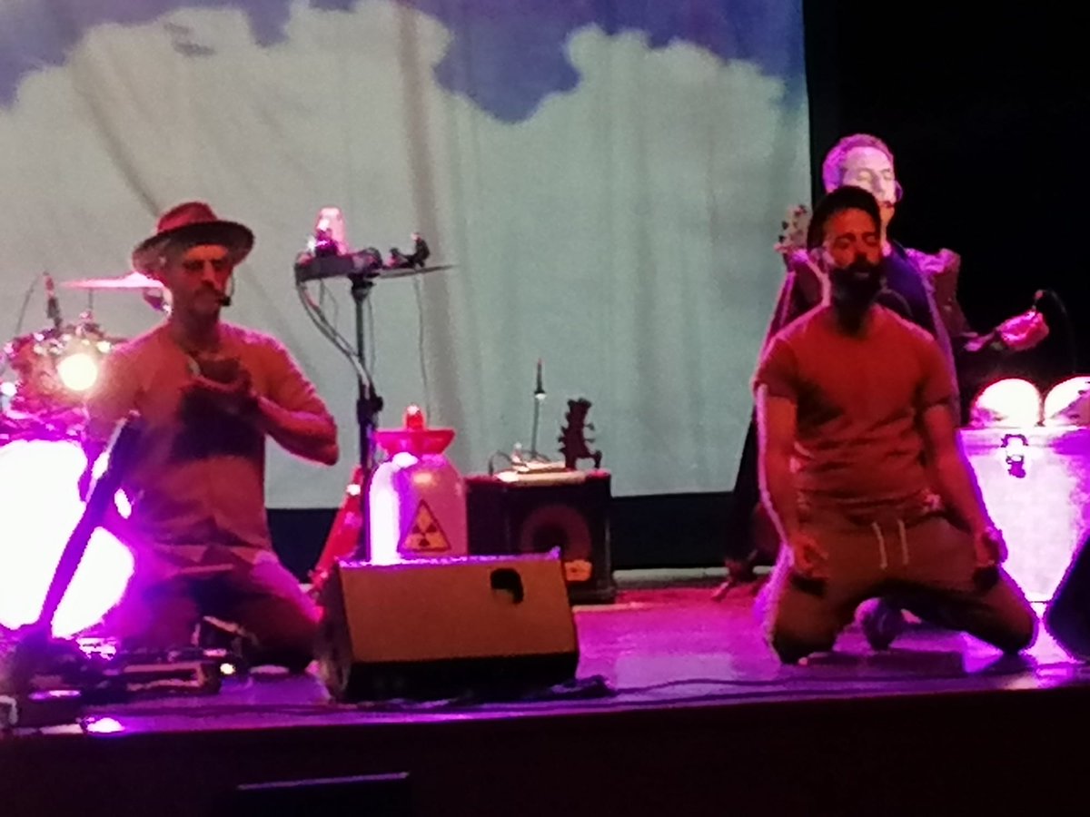 ajlagarriga's tweet photo. Més d'un miler d'infants han passat aquests dies pel @TeatrelaGarriga per ballar, cantar, reflexionar i riure amb la música de @xiulaoficial. A #laGarriga seguim programant #CulturaSegura dins el #ProjecteACE https://t.co/kljgs70740