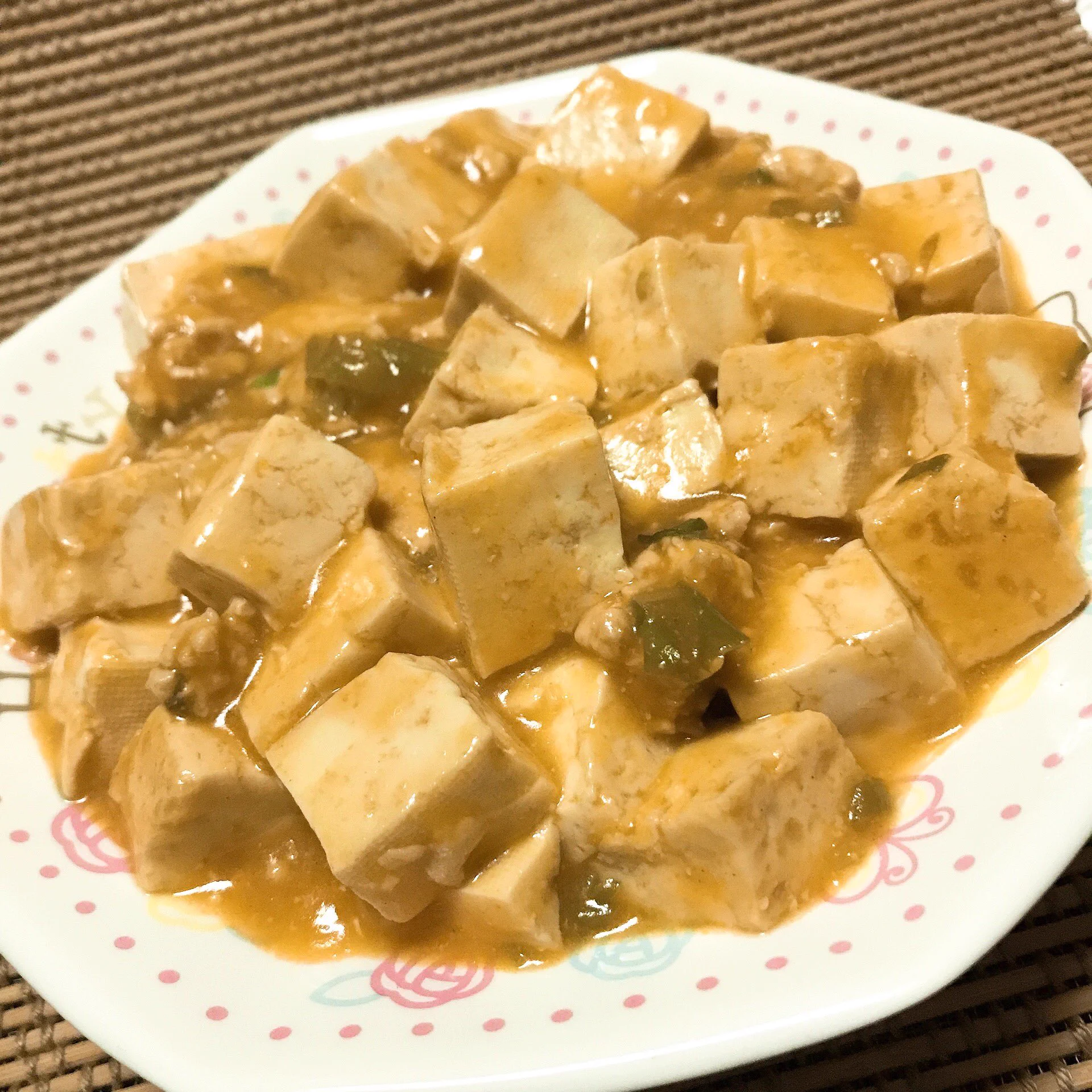 麻婆豆腐の調味料持ってるけど←気になったので作りました〜！
お子ちゃまにも食べやすい優しいお味でした〜！
激辛一味ぶっかけて頂きました！  