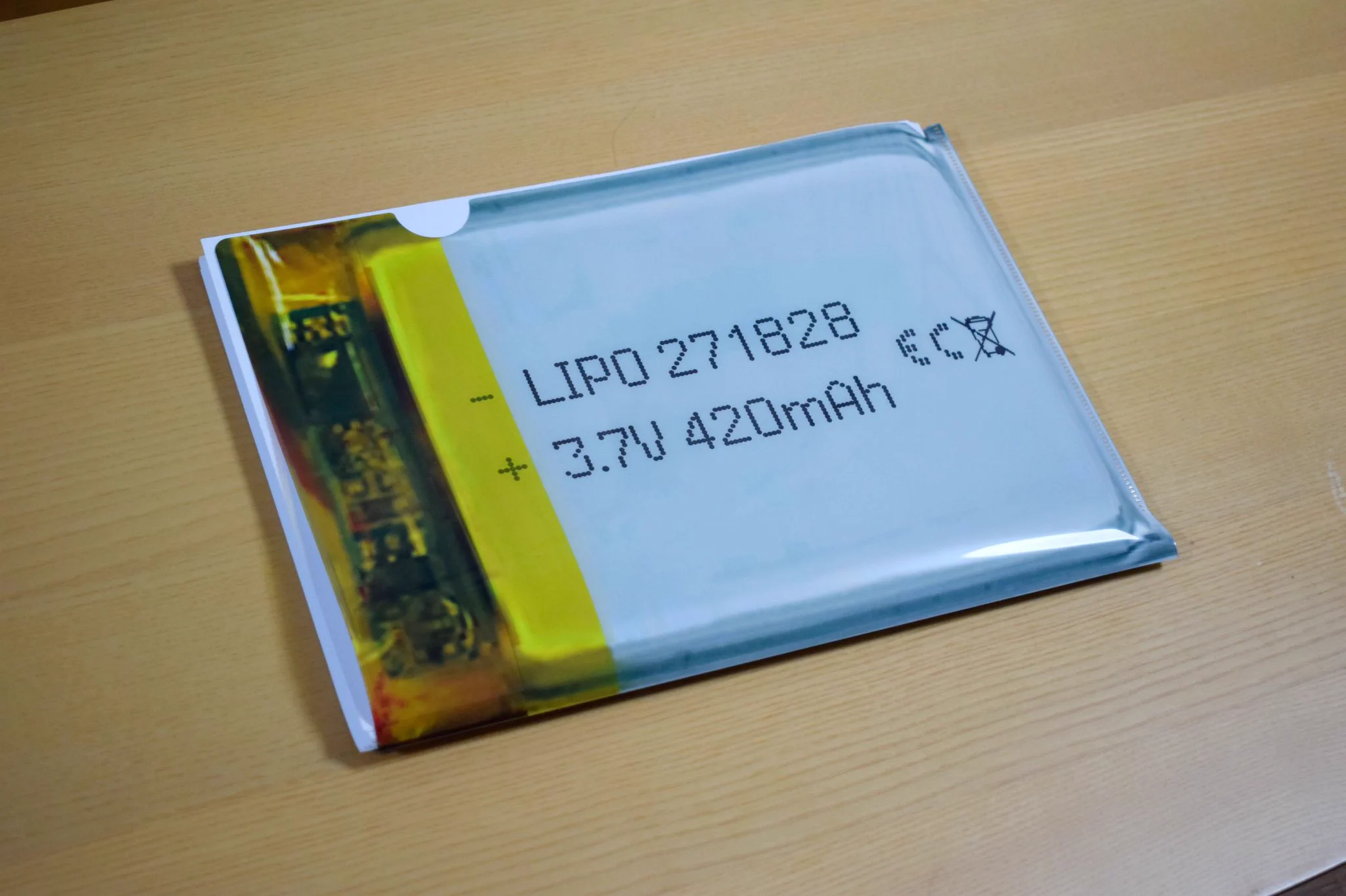 書類を入れれば入れるほど不穏になる！リチウムポリマー電池デザインのクリアファイルw