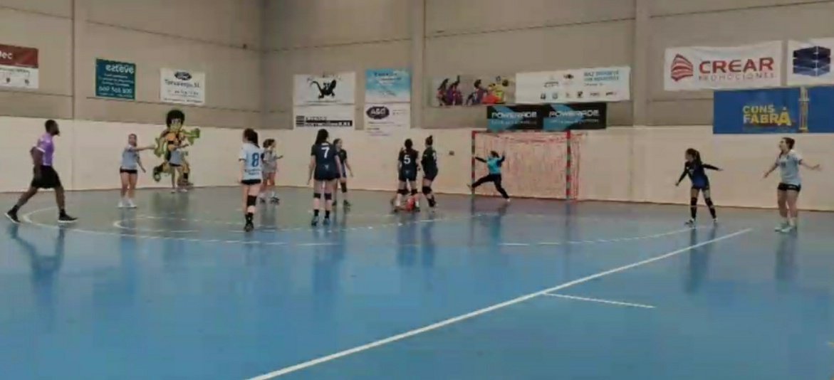 balonmanomarni's tweet photo. 🤾‍♂️Cadete fem. auton.
🏆 13° jorn. liga
⏱ final del partido con victoria de las chicas de @Anitiin
📊 @LUDbmmarni 27
      Handbol Paiporta 26
🎙Gran partido de nuestra cadetes que han peleado hasta el final ante un gran y difícil rival
#marniforça #ludbmm #somosunequipo
🔵🐸🔴 https://t.co/gv0IJTziId
