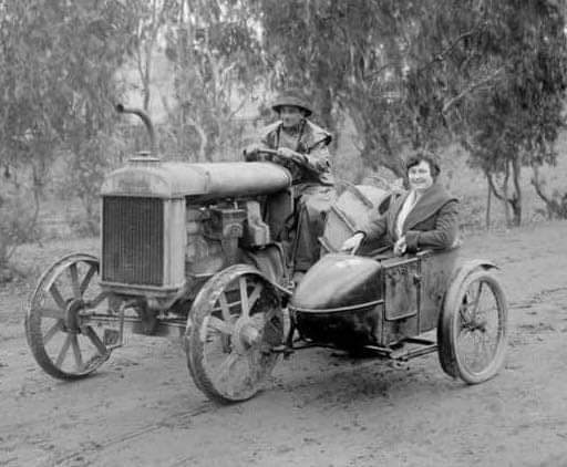 Un incredibile trattore-sidecar! Quando l'amore e la passione incontrano l'ingegno e la creatività. 

#registrorivs #rivs #registroitalianoveicolistorici #motorismostorico #autodepoca #rivscontestclub #GMMS #giornatamondialemotorismostorico
