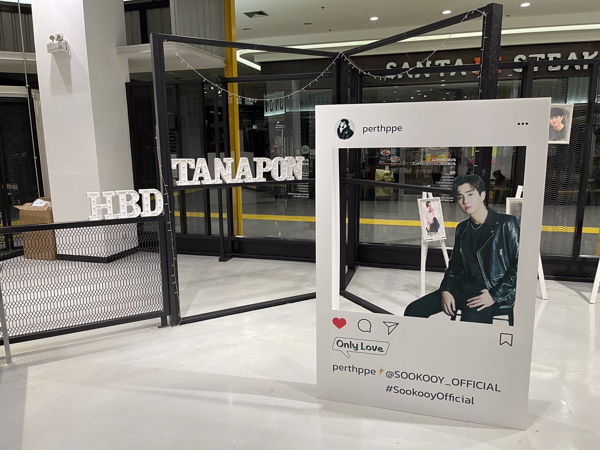CHENCHENPPE's tweet photo. Perth ’s Painting exhibition
2021.3.19 - 25 
Co-Event Space, G Floor, Union Mall 
A total of 20 paintings and  doll model,Celebrate your 20th birthday
 @GuoNaiPPE，Painted all the pictures🥳
thx @kamolvan3
@AllAroundPerth
@lamunlin1988
#KDPPE 
#PerthTanapon
#PERTHsDay20th https://t.co/K0GRYLCtWw