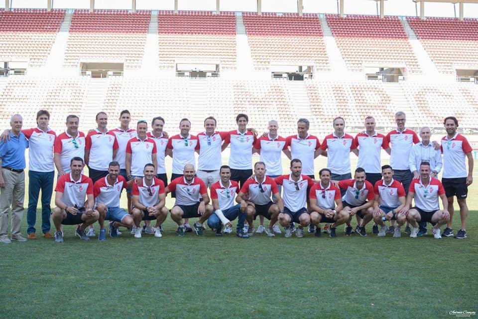 Esperando que todo mejore para empezar a jugar con otros equipos amigos <a href="/FEAFV/">Futbolistas FEAFV</a> ⚽️ los veteranos estamos más vivos y activos que nunca. <a href="/afefutbol/">AFE</a> Reinke,Juanma Valero, Richi, Depotovic, Gabi Correa, Karanka y muchos más 🏆🏆 <a href="/realmurciacfsad/">Real Murcia CF</a>