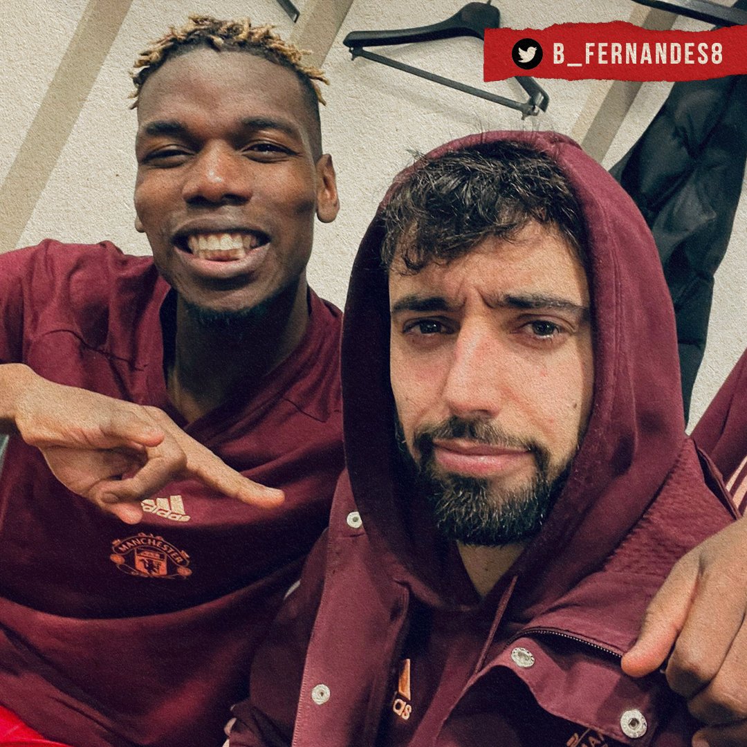 ManUtd's tweet photo. 😍 @PaulPogba x @B_Fernandes8 🔥

#MUFC #UEL https://t.co/lLRBRQECDD