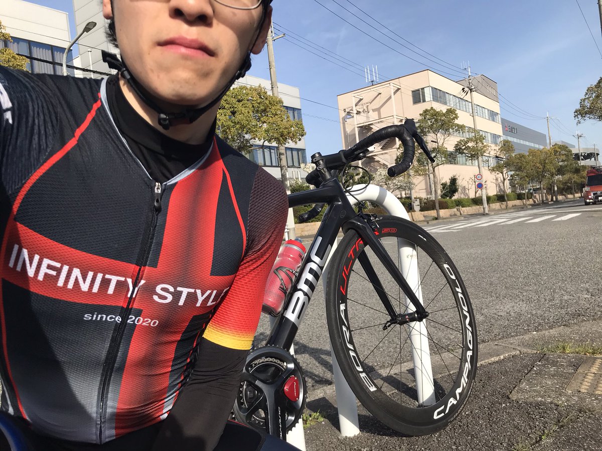 Ky68vzArZA4OgVA's tweet image. エベレスティング達成しましたー！
8849m！
何回登ったかはわかりません！w
(多分125回)

もう真っ暗やんけ！
Twitterで皆さんに付き合って貰いながらやったのでお祭り感あって楽しかったです🙆‍♂️
でも次はもっと長いコースでやりたいですw

#InfinityStyle × #BMC