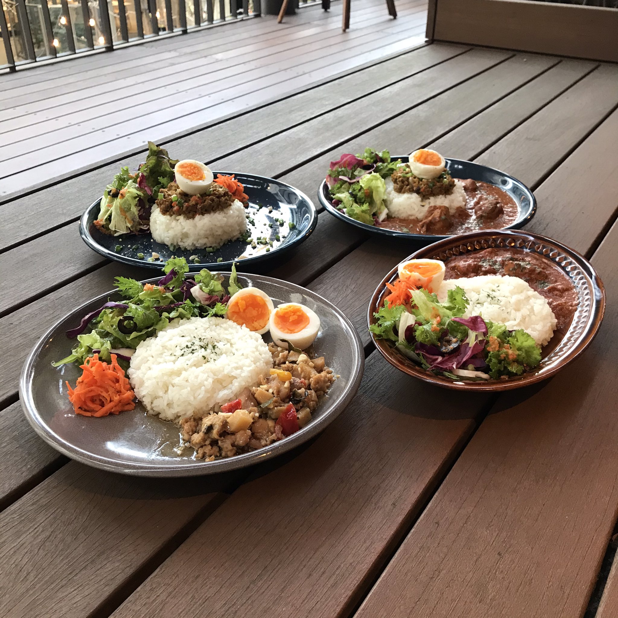 Spice Cafe Famfam 代官山のカフェ こだわりのカレーたちとガパオライス みなさんに食べ比べていただきたいです 実は昔と比べて ご飯の量も少し多めに盛り付けています お腹いっぱい食べてくださいね カレー キーマカレー チキンカレー 代官山