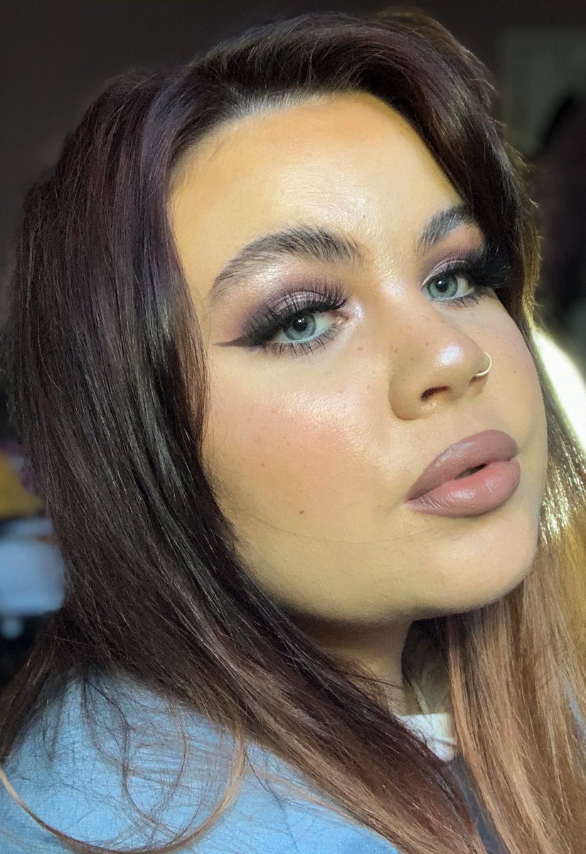 makeupxleigh's tweet photo. @beautybay This is absolute dream on mine 😭❤️ #ByBEAUTYBAY #FOLLOWFRIDAY @beautybay https://t.co/yIjECkaJ48