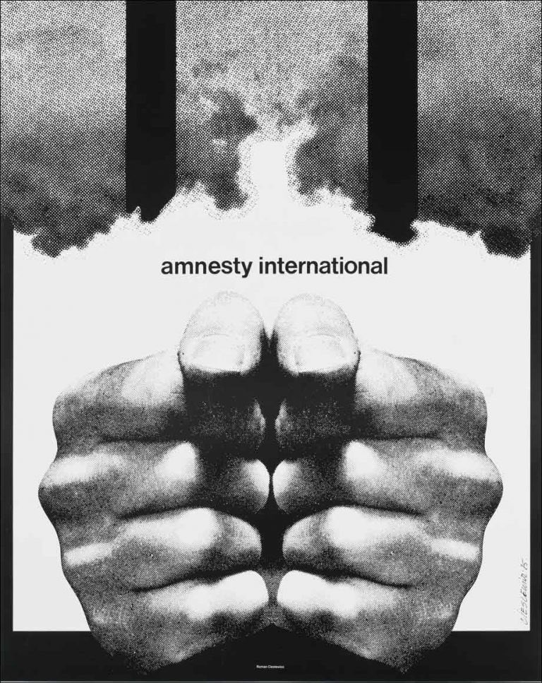 BLANCKARTVENOM's tweet photo. Le graphisme engagé pour les grandes causes a connu de grandes œuvres et de grands noms: #Cieslewicz #Topor @PignonErnest, même #Grapus. Aujourd’hui le graphisme militant on dirait un fanzine intitulé: “Sylvain &amp; Sylvette testent Illustrator gratos pendant 3 mois” 😈😈 @dugudus https://t.co/UudyqVrRvT