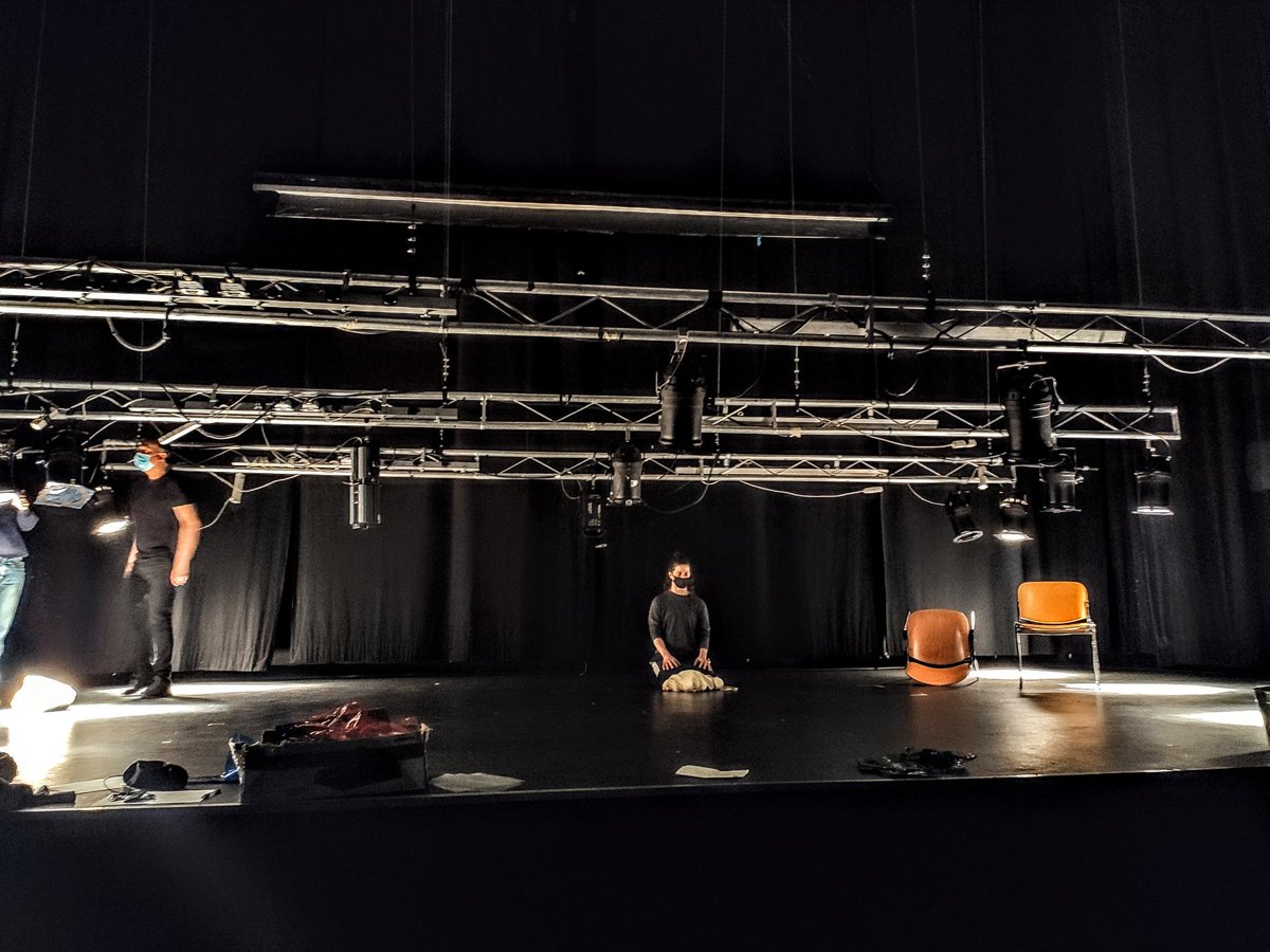 Preparando todo para esta tarde.
Retomamos el Ciclo de circo Contemporáneo con Ariane&amp;Roxane.
C.C. Eduardo Úrculo.
<a href="/JMDTetuan/">Distrito de Tetuán</a> <a href="/Madrid_Cultura/">Madrid Cultura</a> <a href="/CulturaCMadrid/">Cultura▪️Comunidad de Madrid</a> 
#circo #cultura #circocontemporaneo #teatro #Madrid #tetuan #eduardourculo