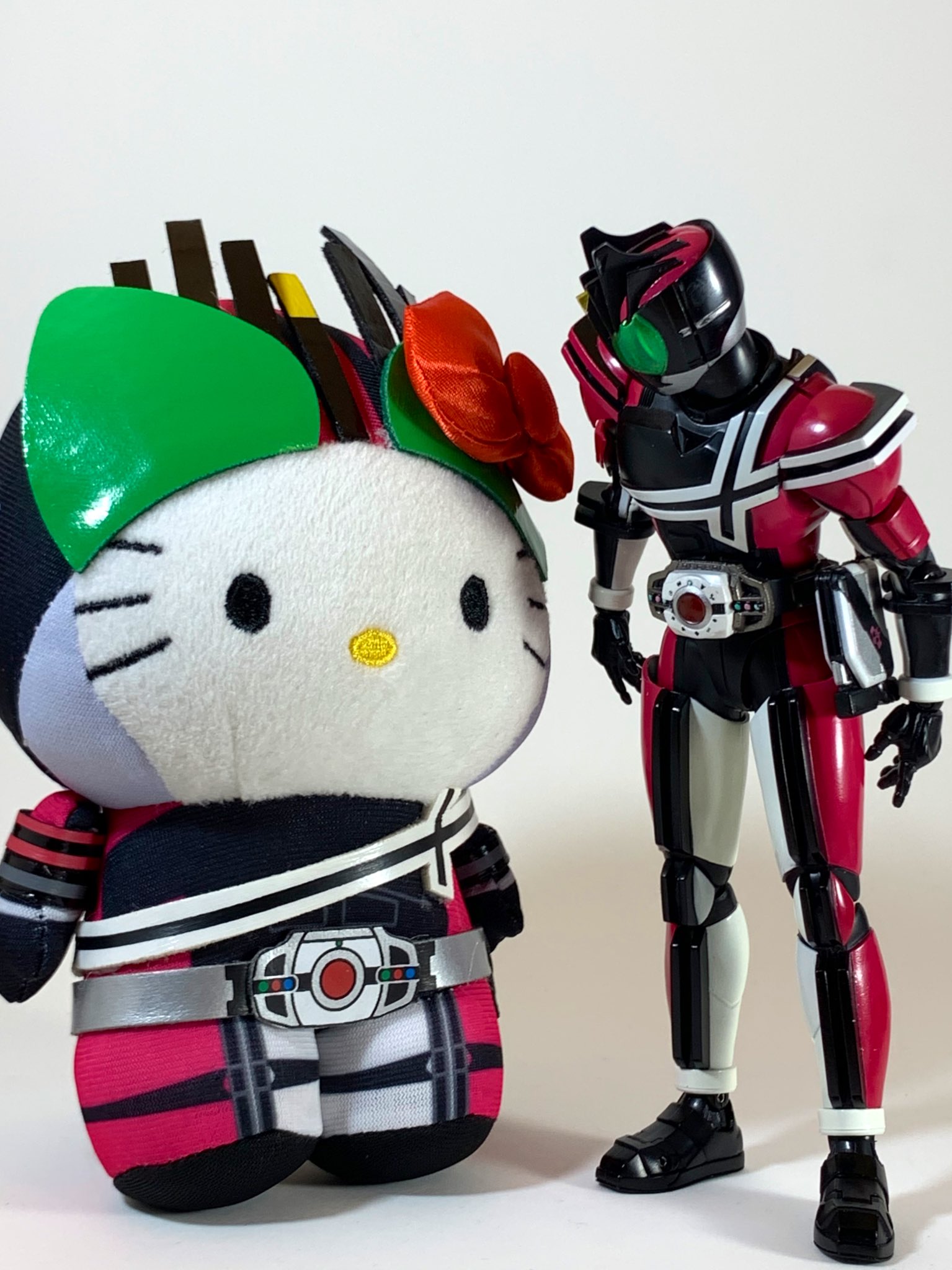 atmos ハローキティ　コラボ　フィギュア 異色のコラボ超合金「ハローキティ」と「マジンガーZ」 バンダイ