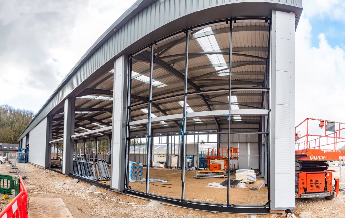 LittonProperty's tweet image. Progress Update:

Cladding is near completion and preparations are underway for the installation of glazing.

The new 11,000 sq.ft. Fearnehough building will be available from May 2021.

#development #riversidebusinesspark #spacetolet #cladding #glazing #refurb #peakdistrict