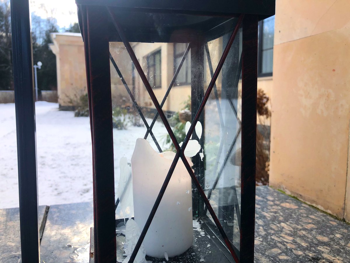 vkoralis's tweet image. Šodien padziedāju šajā nopietnajā mājā, atvadoties mo kādas mammas, darza kaimiņienes un draudzenes. 🙏
Priecīgāki notikumi- ticu.lv
#korālis #atvadas #pavadīšana #bēres #krematorija #mācītājs #privātprakse