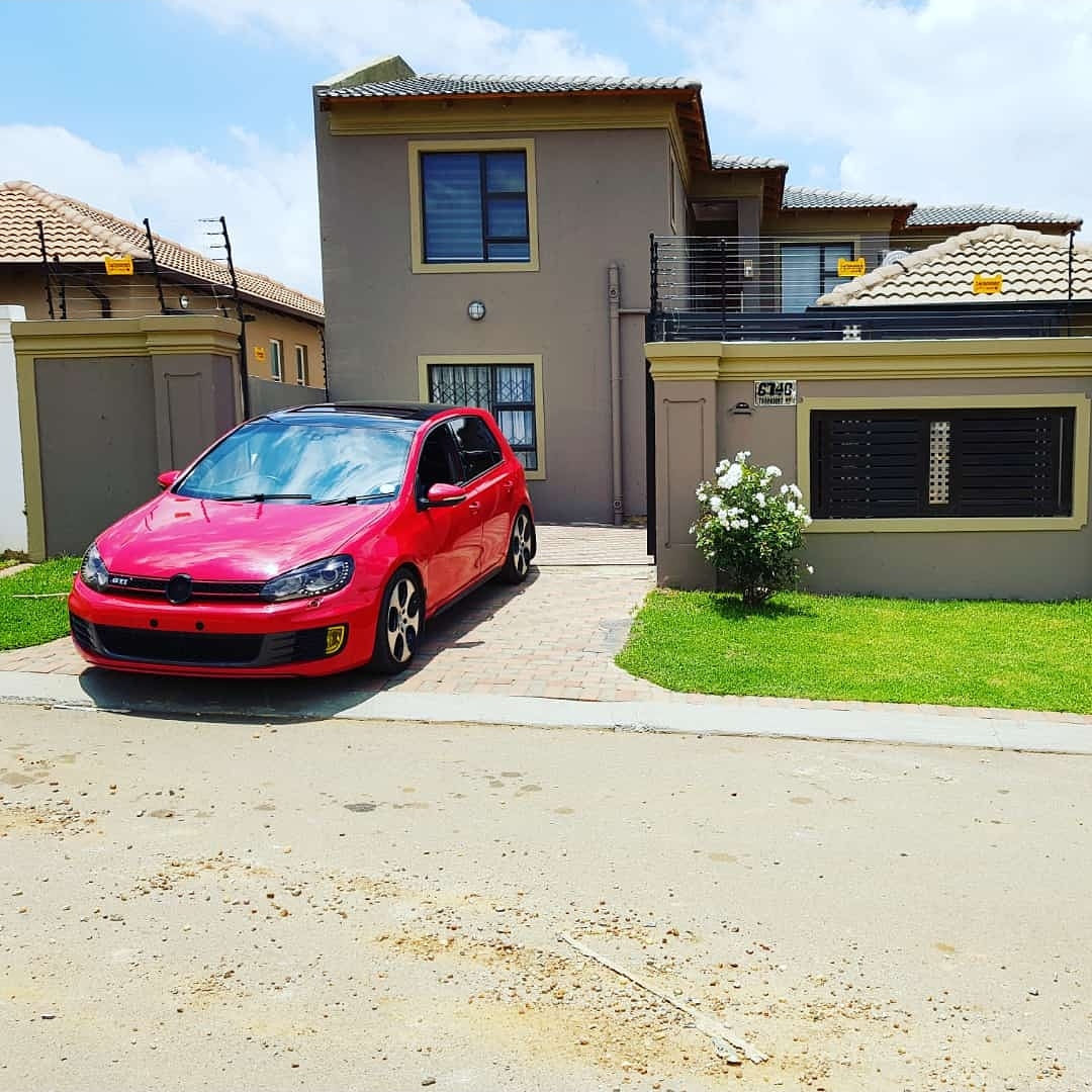 Mateko_PtyLtd's tweet photo. <<Thread>>
If you want to build or do extension,We can turn your vision into a reality Contact/whatsapp us 067 2945 538 please RT this tweet maybe our clients is in your TL thank you.
#Nomcebo #emtee #Laqhasha #AskAMan #RHODurban #khaya #nonku #habib #business #UseDigiTicket https://t.co/2m1SBcerBc