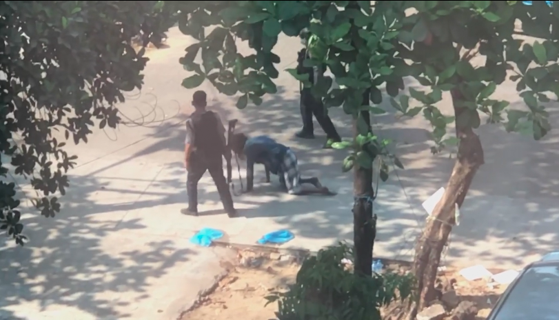 aapp_burma's tweet photo. Made to crawl like an animal, no dignity by this terrorist SAC group.

Tamwe, Yangon 

#WhatsHappeninglnMyanmar #Myanmar https://t.co/GnUYXtELds