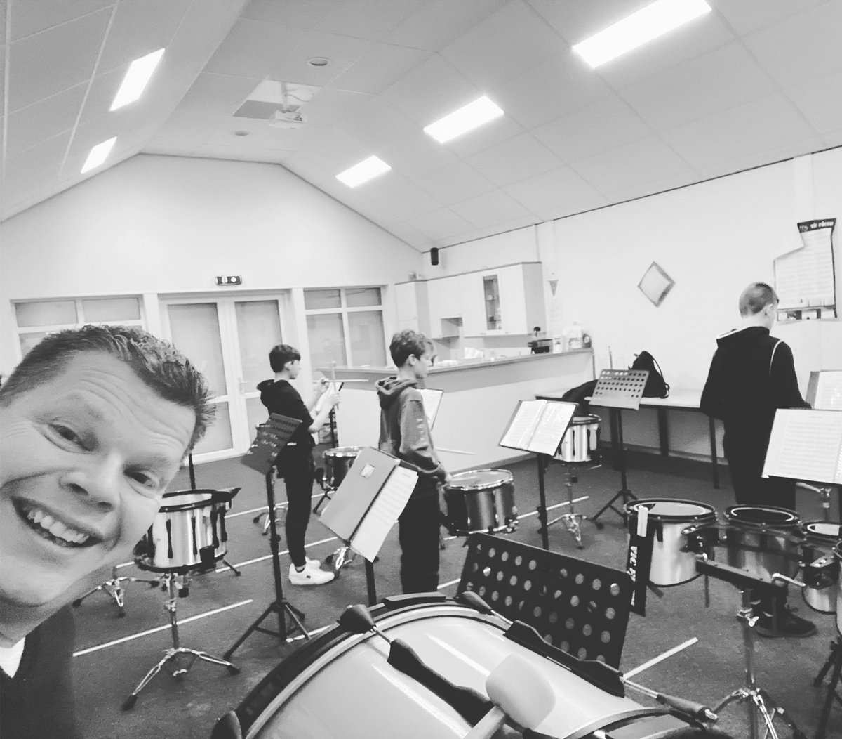 Na 3 stille maanden gisteren weer Jeugd repetitie....knallen!! <a href="/OranjeG/">OranjeGarde Klundert</a>