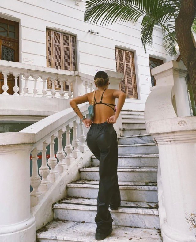 <a href="/Ep5mY/">مستبدة بفكاري</a> حبيبتي

يغار الجَمال
من جمالك
ويغار الكلام
من همساتك
يغار الورد
من عبيرك
ويغار الطير
من تغريدك
تختفي الشمس
إن طللتِ 
من شباككِ
و يستأذنك القمر
إن مرّ بسماءكِ