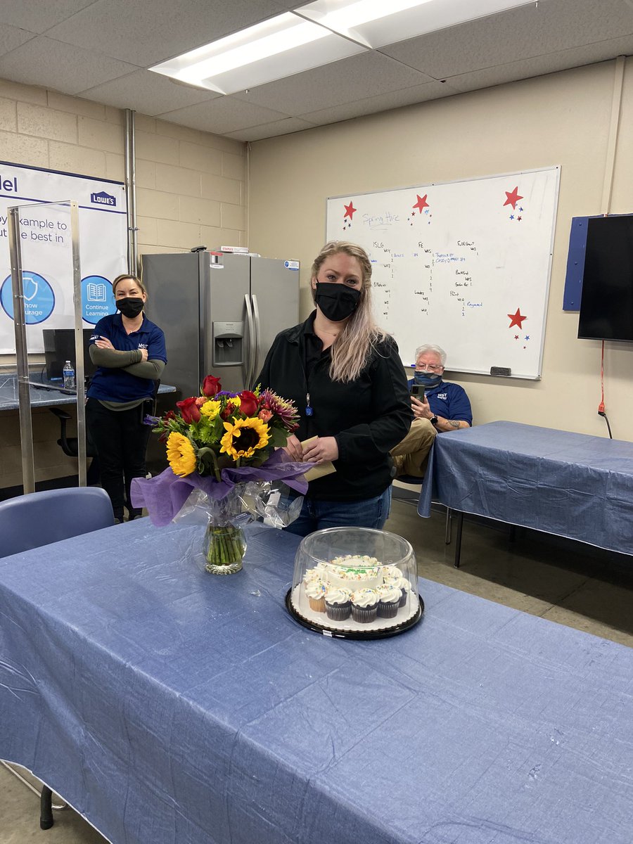Carwin_Lowes's tweet photo. Congrats to 623’s MST Kayla on her promotion. She was a rockstar in the store and we know she’ll be in her new role !! 🤟🏽 @1373theplace2b @Rick623lowes @NinaBianchi1 @kfleming1889 https://t.co/EJgP4JKU1e