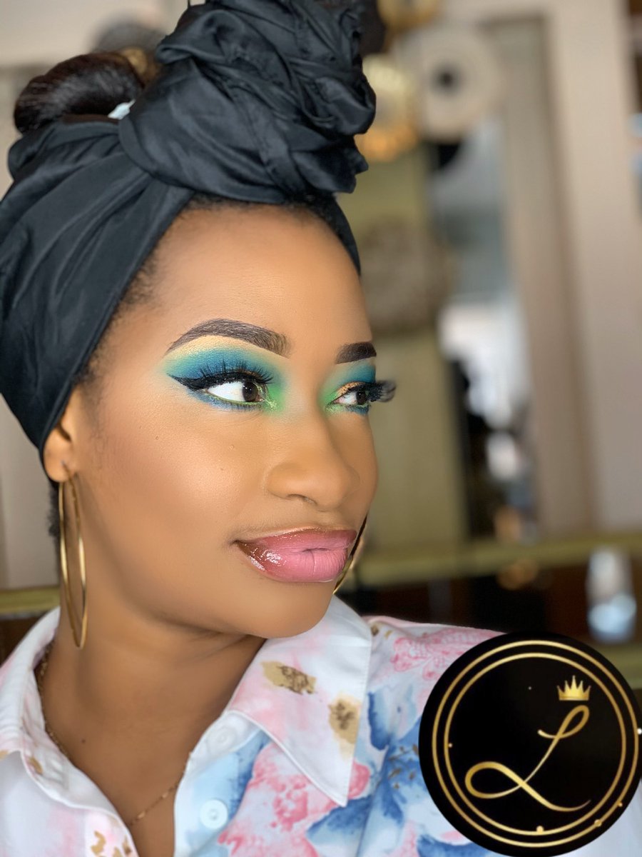 Larisinstitut's tweet photo. Le Makeup est un Art et les maquilleurs des artistes 😍🥺
Regardez et appréciez ce magnifique look 
🔸Makeup coloré 10.000Fcfa 
Contact 671 77 66 13
Nous sommes situé à Bonapriso carrefour hôtel de l’air 
Rt appréciez 🙏🏾 https://t.co/fs8fAUsEmT