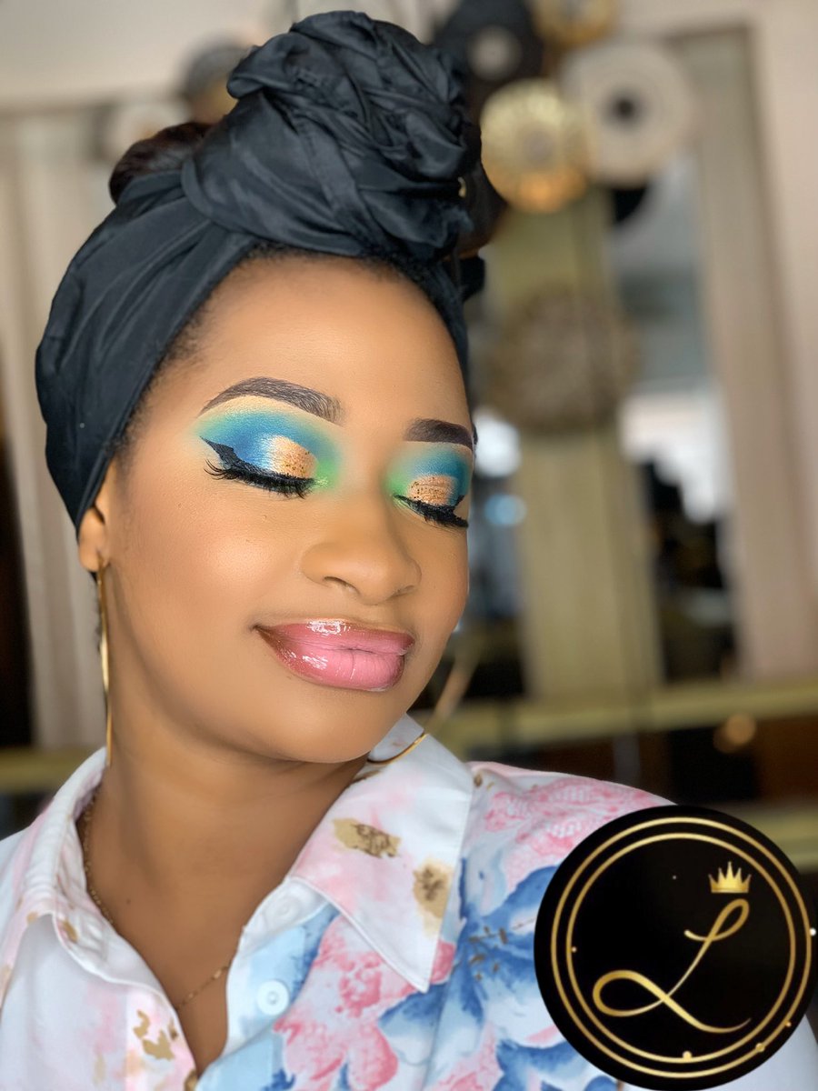 Larisinstitut's tweet photo. Le Makeup est un Art et les maquilleurs des artistes 😍🥺
Regardez et appréciez ce magnifique look 
🔸Makeup coloré 10.000Fcfa 
Contact 671 77 66 13
Nous sommes situé à Bonapriso carrefour hôtel de l’air 
Rt appréciez 🙏🏾 https://t.co/fs8fAUsEmT