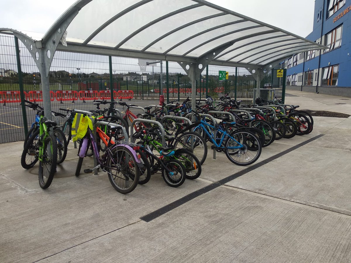 Incredible number of children cycling to school on our roads this morning. We counted 78 bikes in @GSMhicAmhlaigh, 56 outside @SIognaid, 42 outside @KnocknacarraNS &amp; 18 outside Scoil Fhursa. Send us a photo of your own school! Let's get those #SafeRoutesToSchool built. #CycleBus