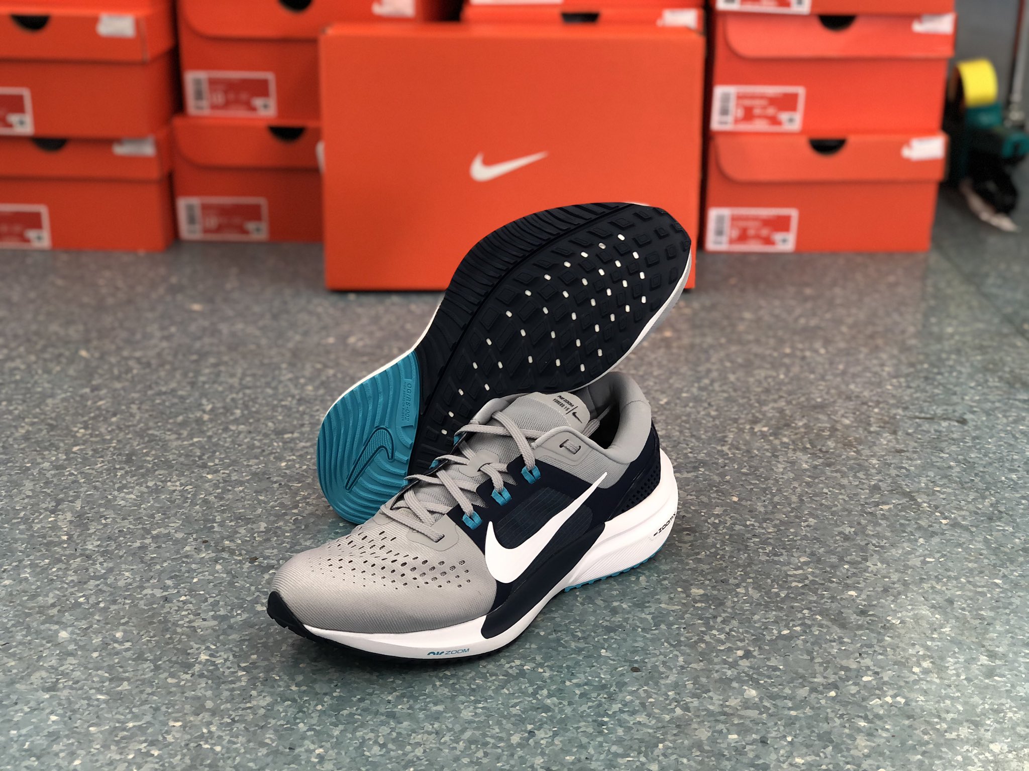 ときわスポーツ 千葉店 ランニング 陸上 エア ズーム ボメロ 15のニューカラー 今までのボメロと全然違うから 絶対に試した方が良い ナイキ Nike ボメロ15 T Co 7og7s4o9jr Twitter