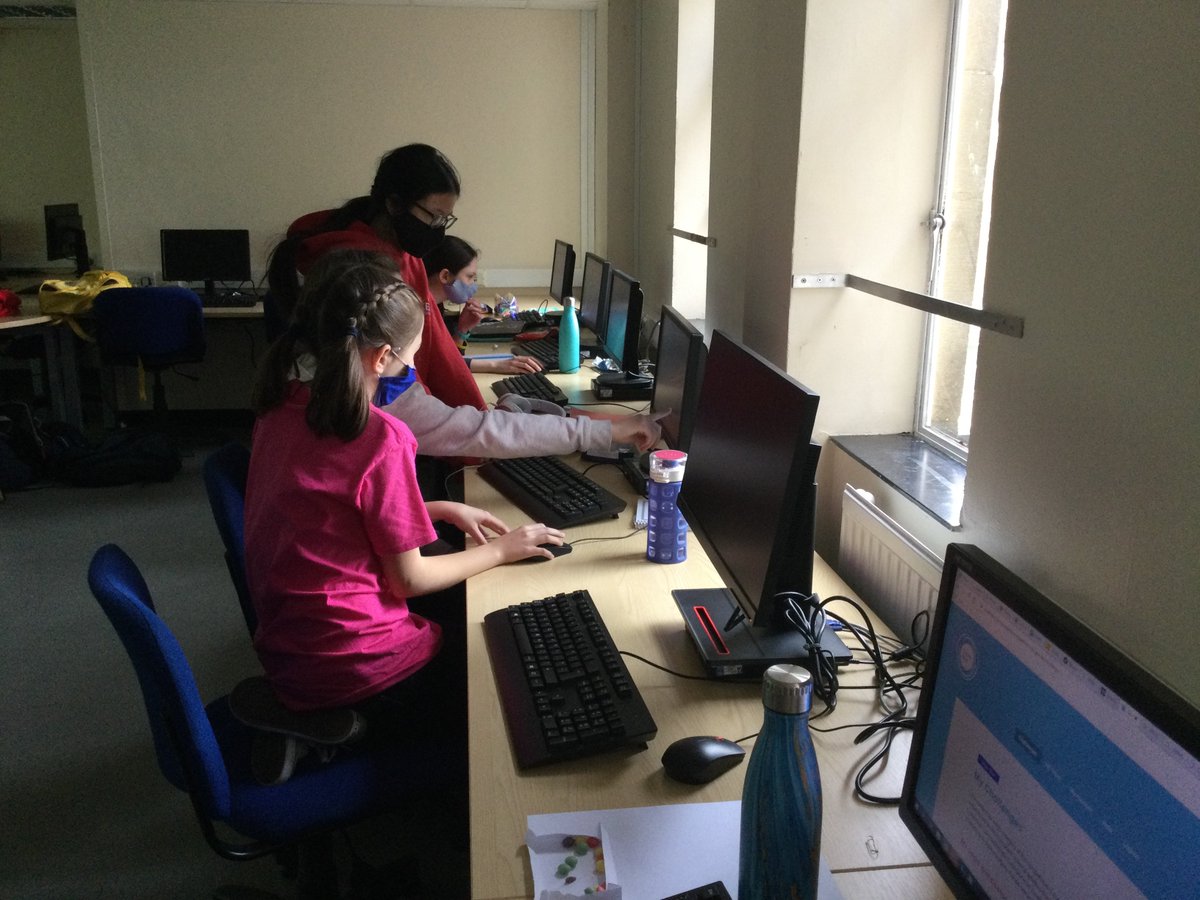 RHSBComputing's tweet image. Keep going girls. Bobbing between 8 and 12 places in the SW regional semi-final #Cyberfirst #GirlsComp21 @NCSC .This is not easy but it is very satisfying when they get a puzzle right.
