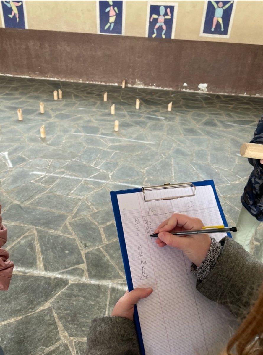 NadiaMenacer's tweet photo. #SemaineDesMaths 
Les élèves de l'école de #Pontfaverger participent activement aux activités proposées par cette équipe dynamique👏
#jeux #cooperation #Societe @GrandReims @AcReims @ienreimsest https://t.co/RKBjNPO9S0