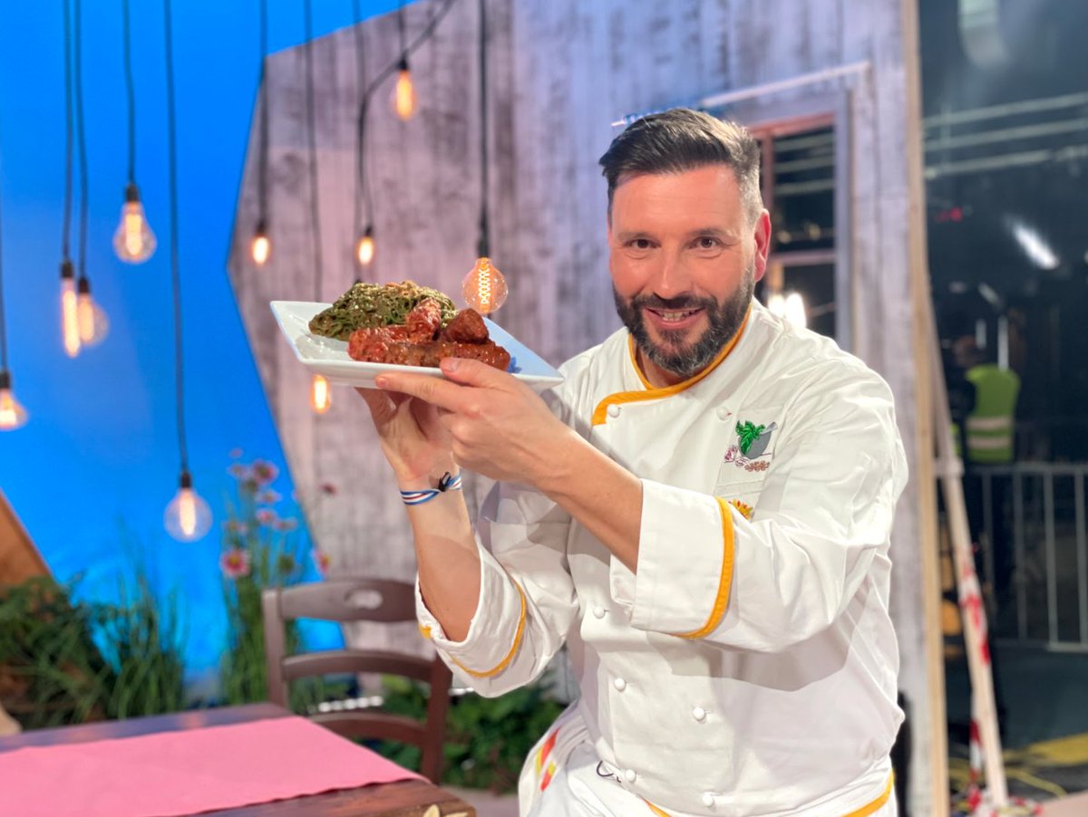 [link alla ricetta] Tomaxelle al sugo di <a href="/ricchebono/">Ivano RicchebonoCook</a> - #ESempreMezzogiorno #19marzo facebook.com/sempremezzogio…