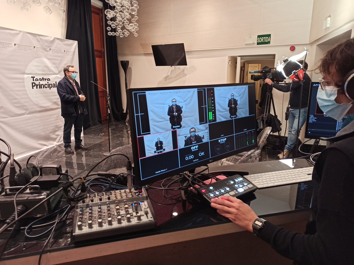 Acabam de presentar #Kelly 🔴📸 Preestrena aquest dissabte a <a href="/TeatredeManacor/">Teatre de Manacor</a> i estrena el dv 26, ds 27 i dm 28 a la Sala Gran i en #streaming 👉bit.ly/kellyTP
El que hem explicat 👉bit.ly/notaKelly
La roda de premsa👉bit.ly/rdpremsaKelly  #ElPrincipalobert