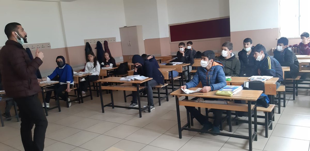 #Evderehberimyanımda projesi kapsamında kurumumuz tarafından #milliegemenlikortaokulundaki öğrencilere; verimli ders çalışma yöntemi, sınav kaygısı ve üst öğrenim kurumları hakkında bilgilendirme semineri yapıldı <a href="/bingolmem/">Bingöl MEM</a> <a href="/RahmiGuney/">Rahmi GÜNEY</a> <a href="/yusuf_tokus/">Yusuf TOKUŞ</a> <a href="/arge_mem/">Bingöl Mem Arge</a>