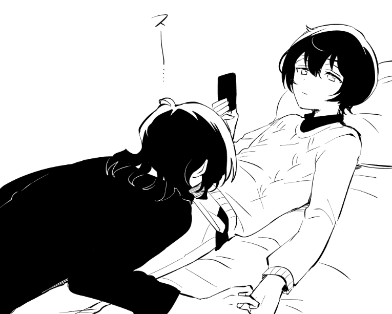 疲れて弟のおなかを吸う兄 