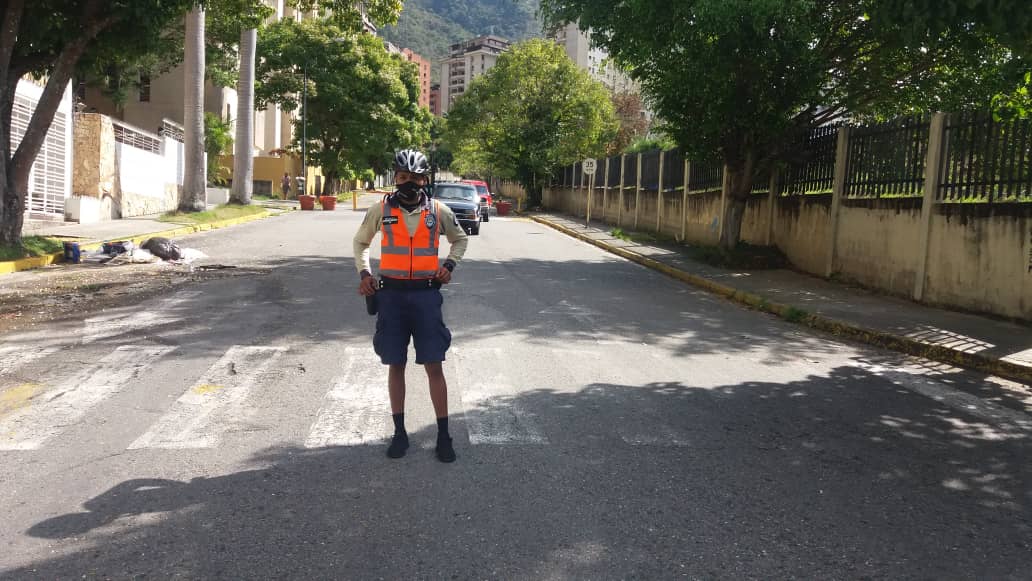 #19marzo | Atendiendo los requerimientos de nuestros vecinos de la Urb. Terrazas del Avila, Funcionarios Policiales realizan presencia y recorrido para garantizar la paz y seguridad de sus habitantes.
<a href="/DenunciasTDA/">Denuncias Terrazas</a>
<a href="/asoteainforma/">ASOTEA</a>
#ServiryProtegerPMS