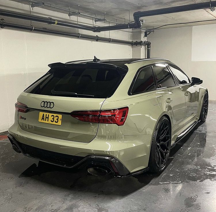 Nk_Cars's tweet photo. Toutes les couleurs s’accordent avec la RS6, c’est fou  ⚡️ 💚 https://t.co/XlesgT6eIl