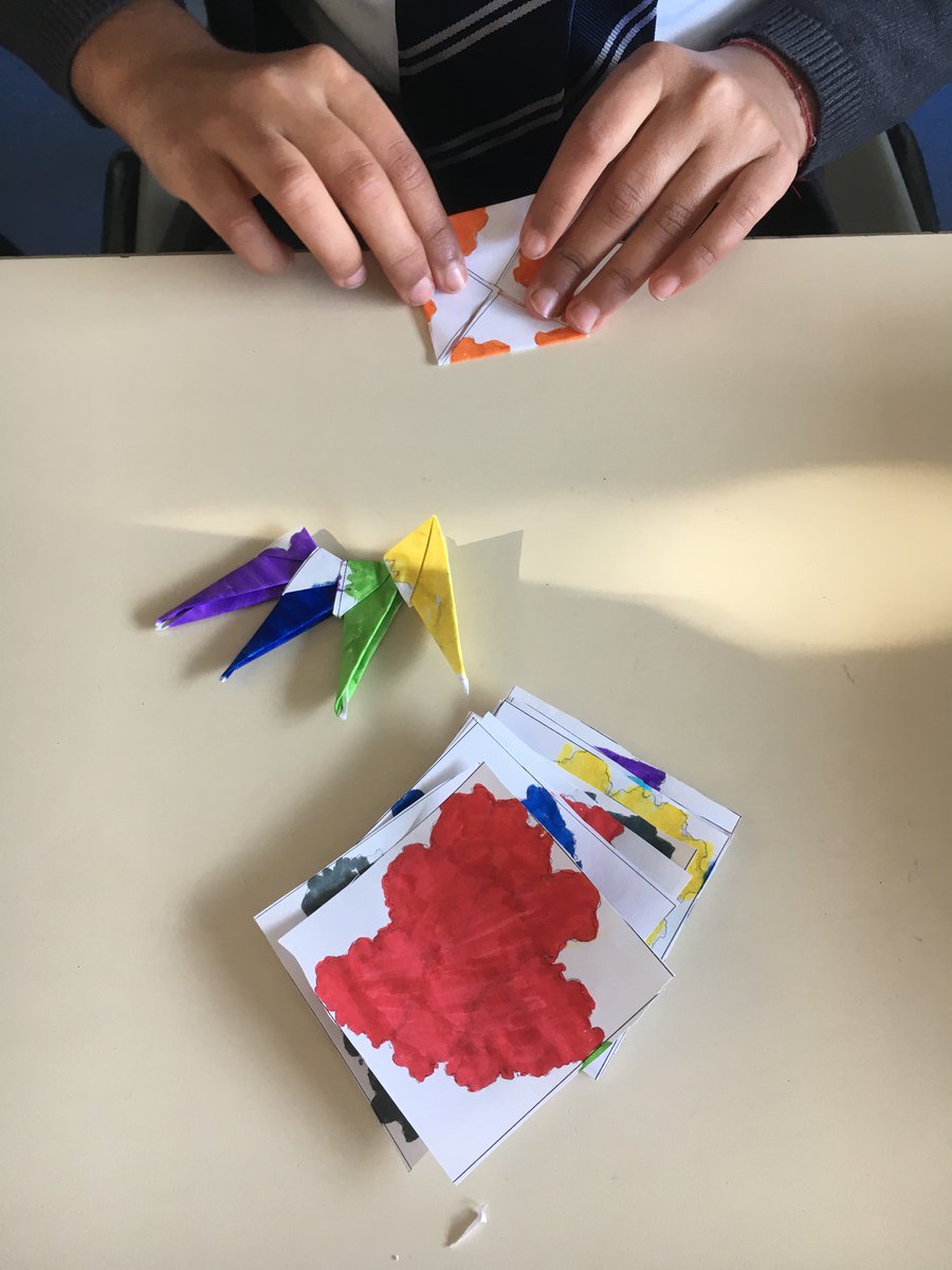 Mearns_Primary's tweet image. P5.18 produced some beautiful origami viruses and syringes today to mark the end of our STEM fortnight. They loved the idea of origami as engineering with paper. Thank you so much @DrLizzieBurns and @RCPath for the fantastic resources and for answering their questions #mpsstem