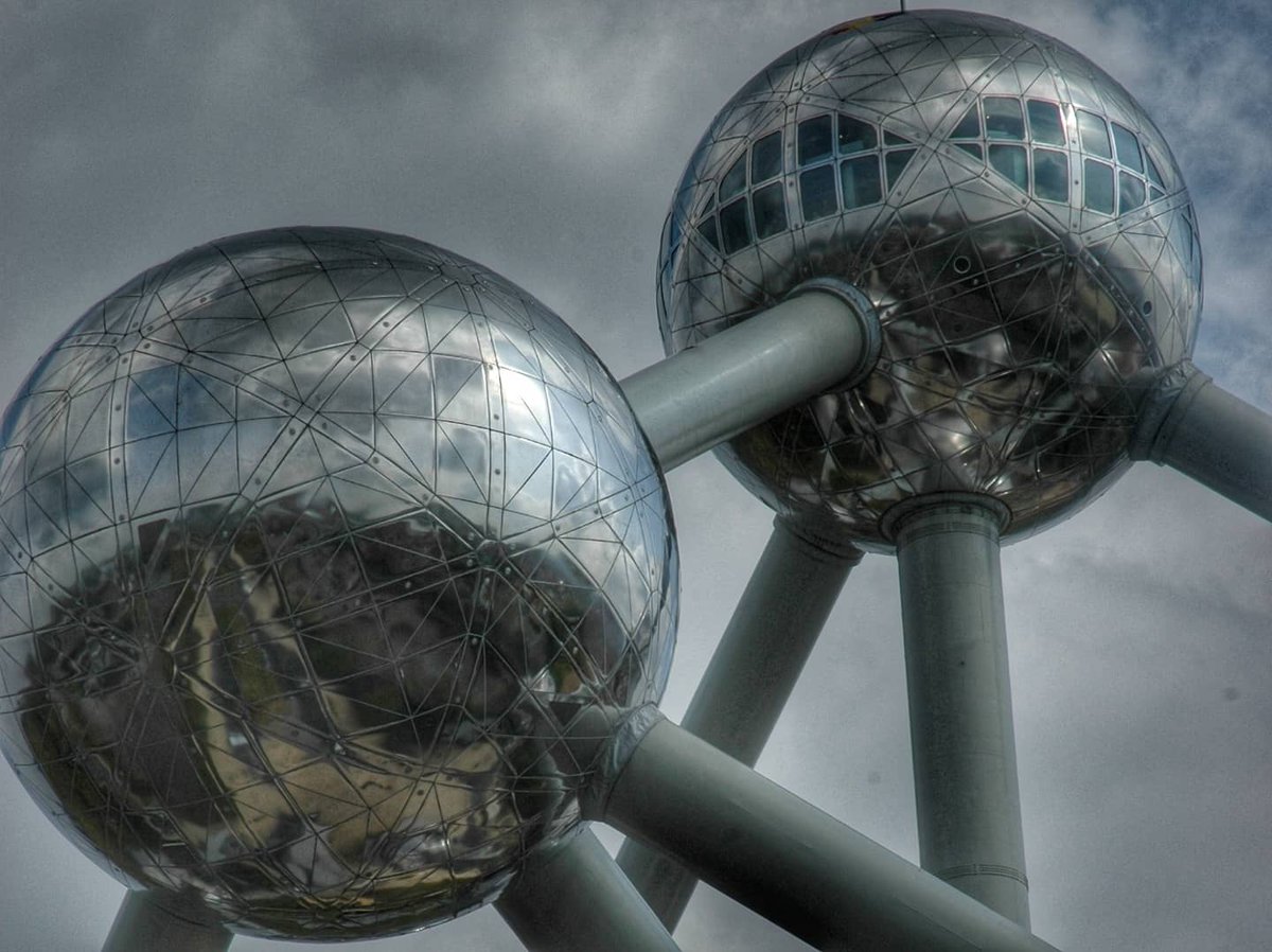 I took this photo after reading the story of this photographer and became addicted to thia style 😊 here is the story instagram.com/p/CMm1zlrsgmD/… #atomium #Brussels #Belgium #photography #photographer