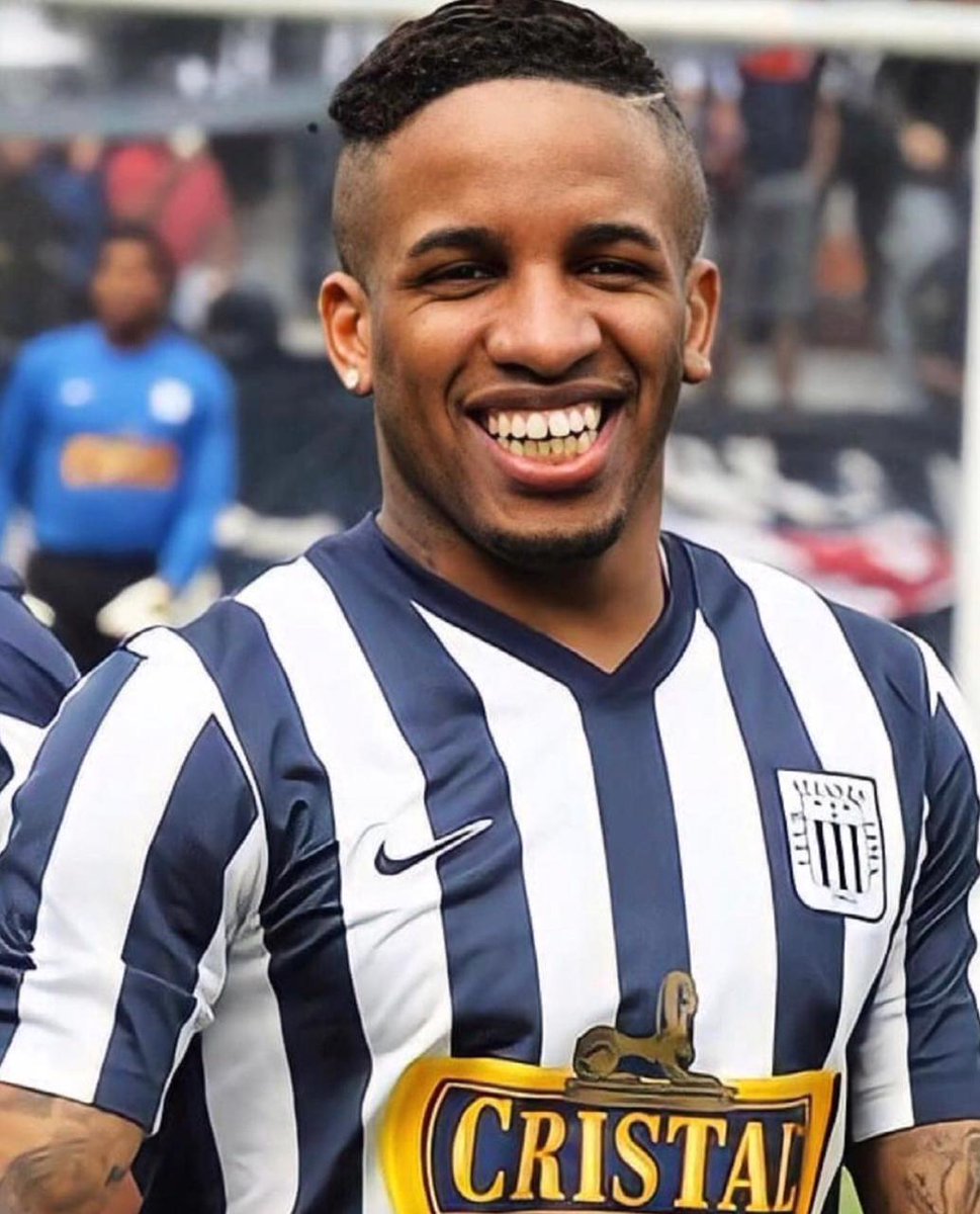 SC_ESPN's tweet photo. ¡OTRO BOMBAZO ENORME EN PERÚ! Alianza Lima se ilusionó y el sueño es una realidad: tras 17 años y a falta de la firma oficial, la Foquita Farfán regresará al club de sus amores. 👏🏻🇵🇪 https://t.co/zbdYrY84rq