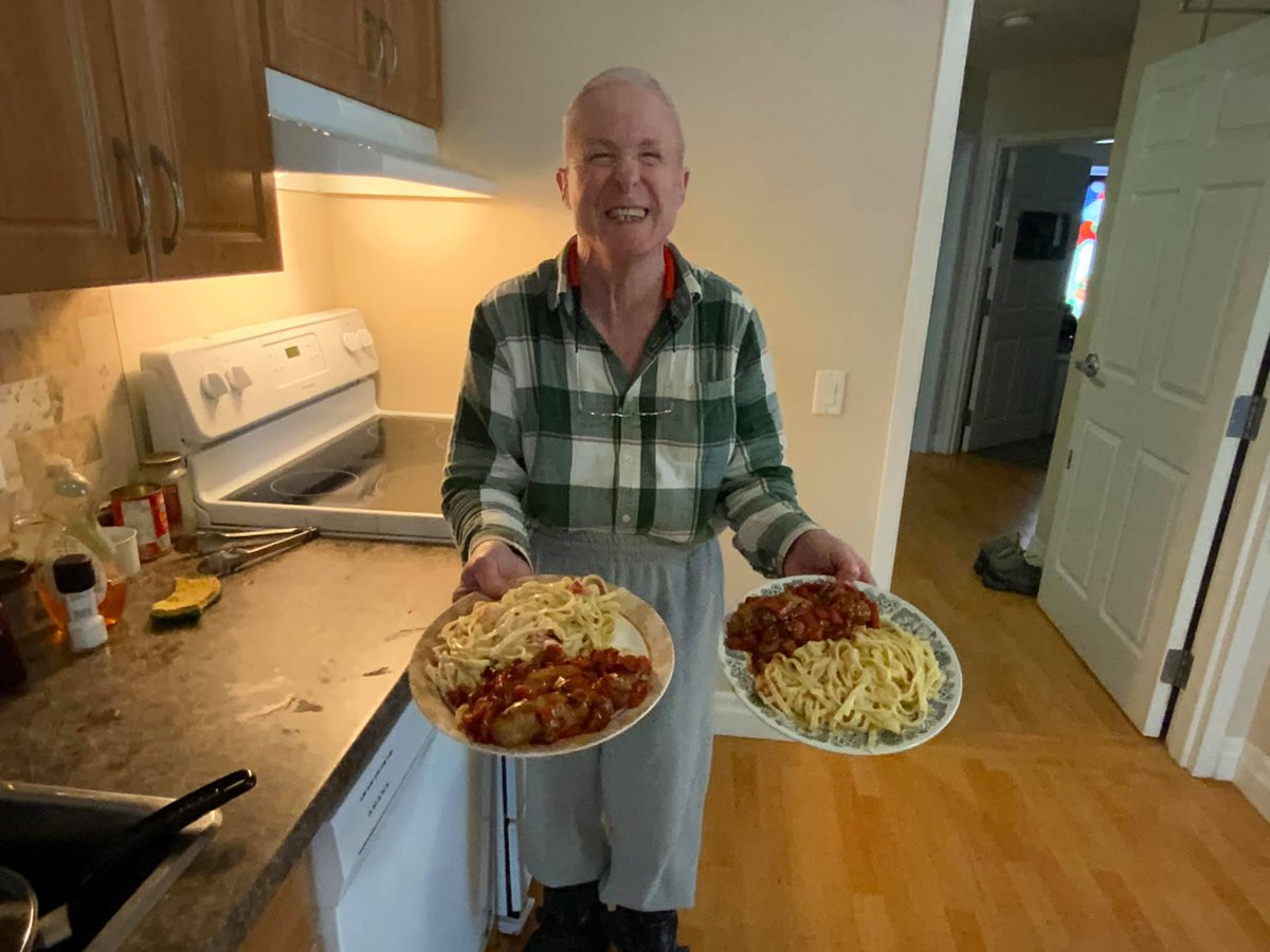 CLTH_ca's tweet photo. Kevin’s latest - Pork sausages cooked w fresh green onion, red pepper & garlic, smothered in zesty bbq sauce. To top it off, Fettuccine Alfredo infused w fresh red peppers, green onion & a dash of salt & pepper. #communitylivinginaction #3doors1agency #cookingwithkevin https://t.co/j0RzNDSr6a