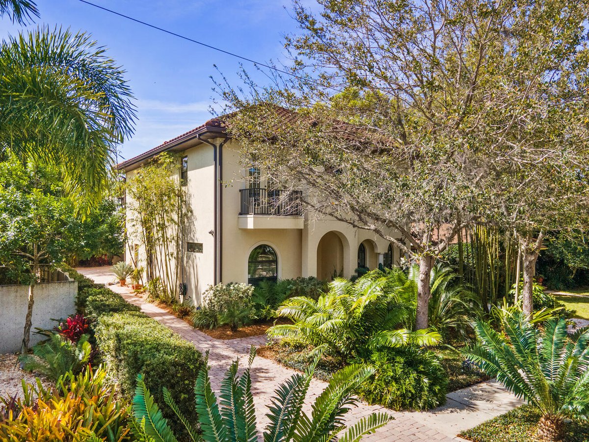 StephChurchRE's tweet photo. Pending in 3 days! Looking for your next home? We're here to help 941-724-5448
.
.
.
#pending #homerocks #cbflorida #Granada #Sarasota #Florida #ChurchSisters #tropical #results https://t.co/WGiccZsIbB
