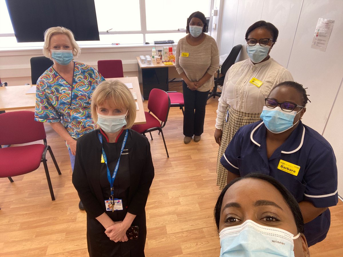 Wow wow I meet @CNOEngland what a pleasure I may not have my own Twitter account but my team sure need to know what we can achieve at @NorthMidNHS <a href="/FNightingaleF/">Florence Nightingale Foundation</a>. A great end to a busy week! 😘😘😘😘❤️❤️