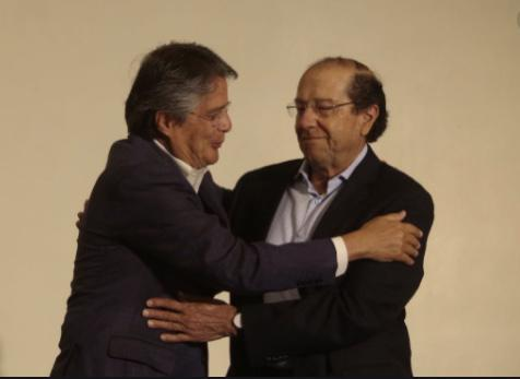 maxlascano's tweet photo. ¿Qué tienen en común los #vacunadosGold? https://t.co/hXHHusItLf