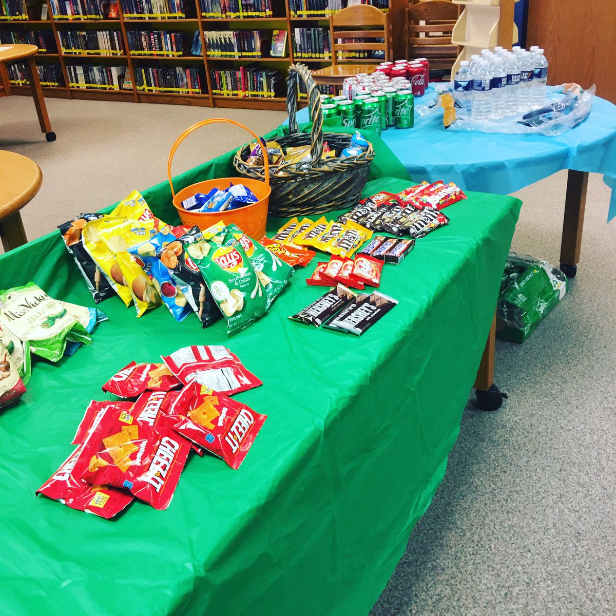 Gracias a nuestra administración de <a href="/Park_View_HS/">PVHS</a> por pensar en los profesores hoy con unos refrigerios.  ¡Me encanta el chocolate! 🍫 <a href="/JenPiccolomini/">Jen Piccolomini</a> <a href="/je_sims/">jesims</a> <a href="/aeedwar2/">Aeedwar2</a>