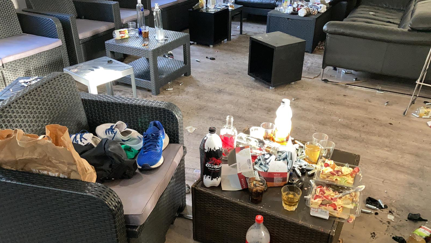 Midilibre's tweet image. Maison louée par le footballeur de #Béziers #Konongo et saccagée : des dégâts astronomiques midilibre.fr/2021/03/19/mai…