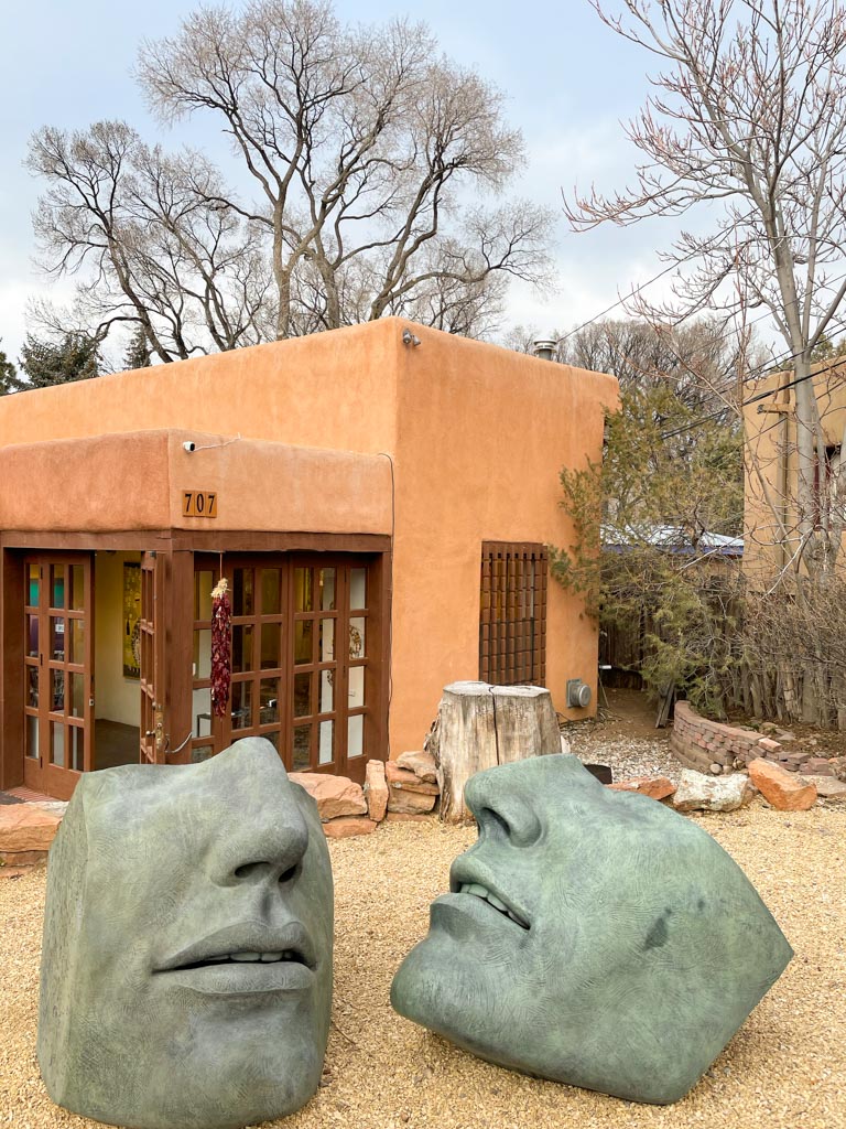 I spent a weekend in Santa Fe and promptly fell in love! Here is an Art Lovers Guide to Santa Fe: outsidesuburbia.com/north-america/… @CityofSantaFe @FSSantaFe #TheCITYDifferent