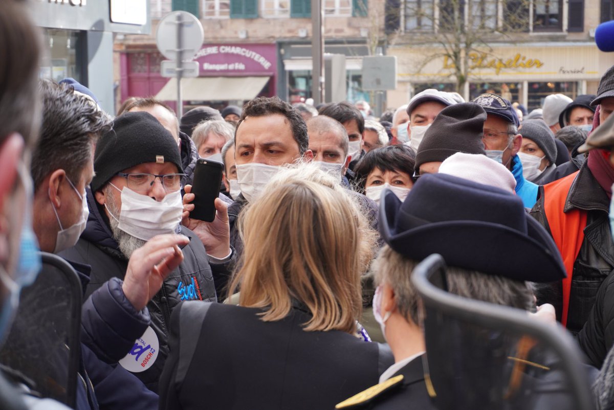 AgnesRunacher's tweet image. Si je suis venue aujourd’hui à #Rodez et si je suis allée à la rencontre des salariés de #Bosch, c’est parce que je partage leur émotion. Je prendrai toujours mes responsabilités : je comprends la colère, mais la colère n’exclut pas le dialogue.