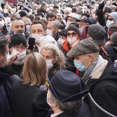 AgnesRunacher's tweet image. Si je suis venue aujourd’hui à #Rodez et si je suis allée à la rencontre des salariés de #Bosch, c’est parce que je partage leur émotion. Je prendrai toujours mes responsabilités : je comprends la colère, mais la colère n’exclut pas le dialogue.