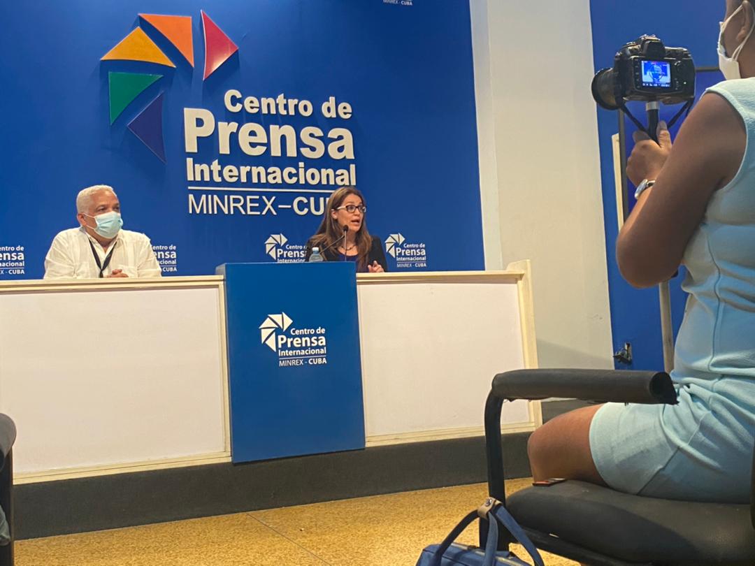Cubadebate (@cubadebatecu) on Twitter photo En desarrollo ⭕👉<a href="/YairaJR/">Yaira Jiménez Roig</a> directora de Comunicación del <a href="/CubaMINREX/">Cancillería de Cuba</a>
⏩En el día de ayer cinco ciudadanos cubanos acudieron al Minrex con el supuesto interés de trasladar sobre una situación cubana que deseaba viajar en #Cuba. En desarrollo ⭕👉<a href="/YairaJR/">Yaira Jiménez Roig</a> directora de Comunicación del <a href="/CubaMINREX/">Cancillería de Cuba</a>
⏩En el día de ayer cinco ciudadanos cubanos acudieron al Minrex con el supuesto interés de trasladar sobre una situación cubana que deseaba viajar en #Cuba.